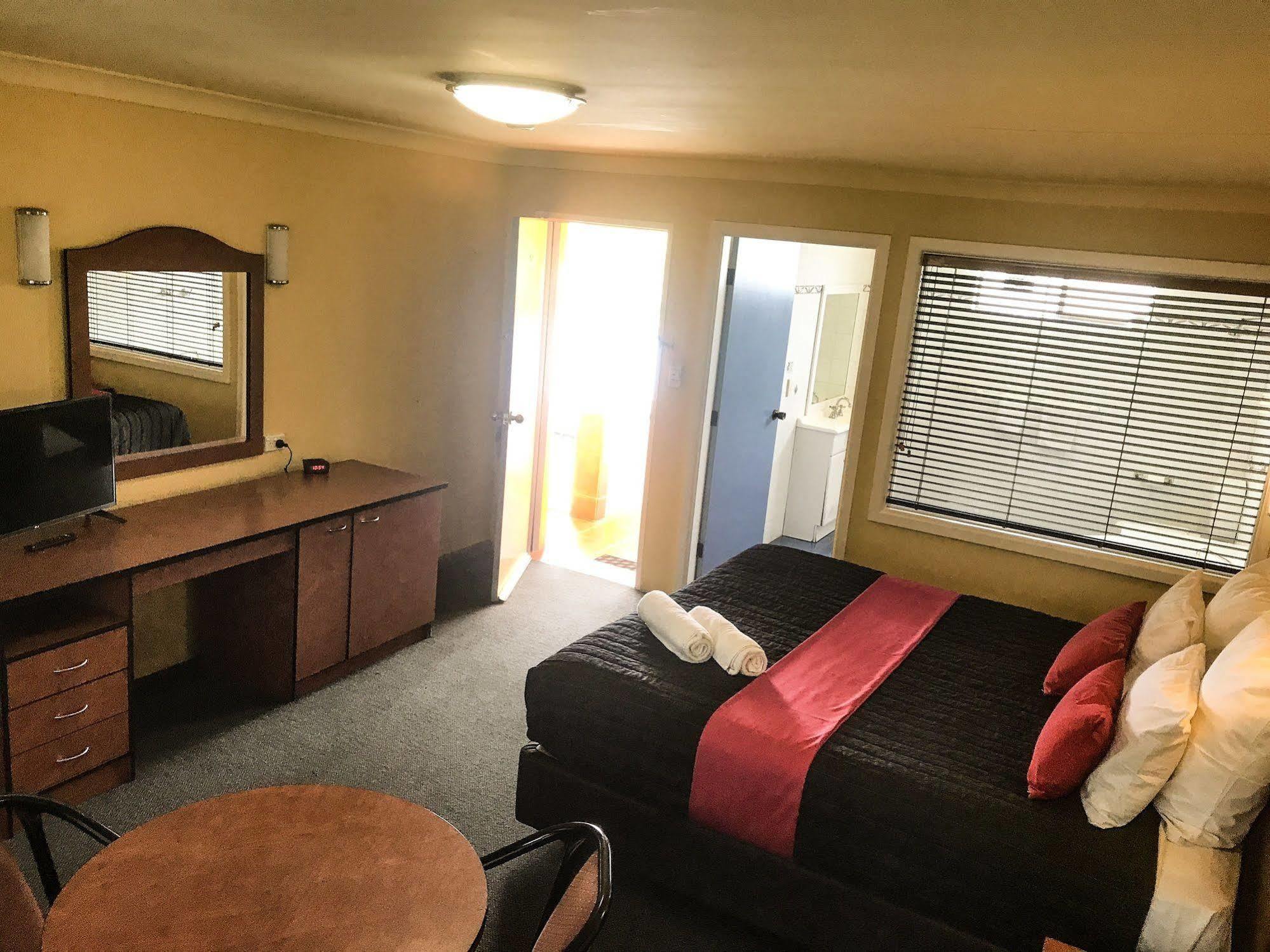 Colonial Motel ריצ'מונד מראה חיצוני תמונה